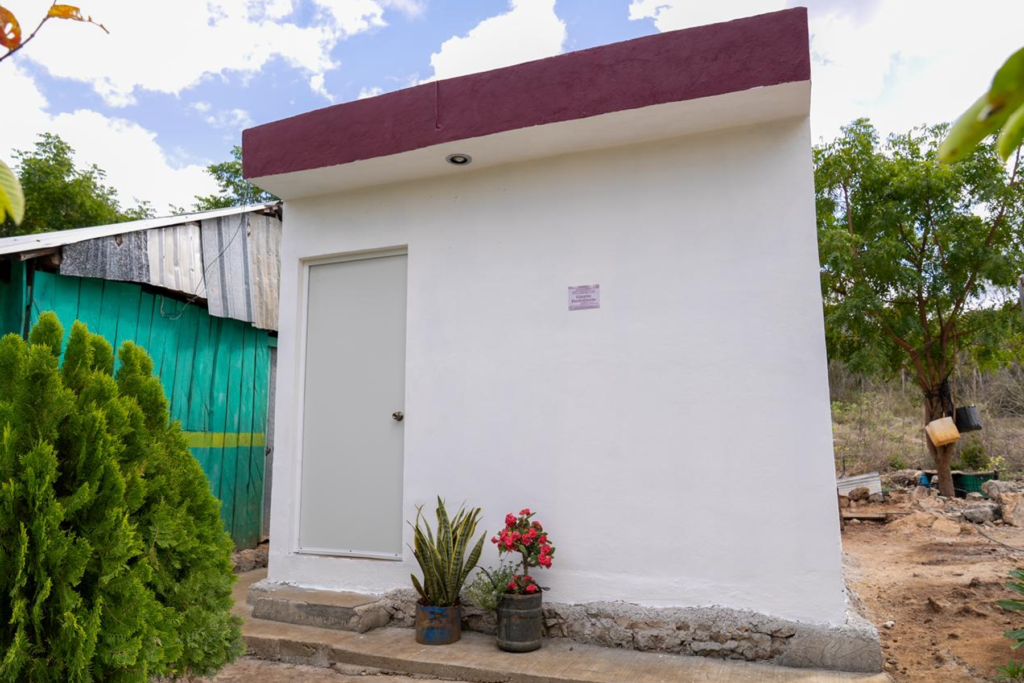 2.	Fachada de un cuarto dormitorio construido por el Programa de Mejoramiento de Vivienda en Campeche - Carxcter Campeche