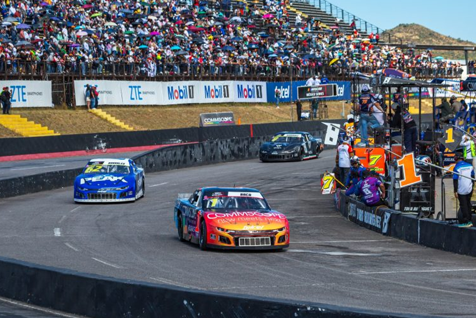 ¡Histórico! Nascar México y Airshow Tulum fusionan tierra y aire - Carxcter Campeche