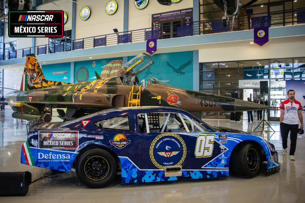 Presentación oficial del evento NASCAR México y Airshow Tulum 2026 con autoridades militares y civiles - Carxcter Campeche