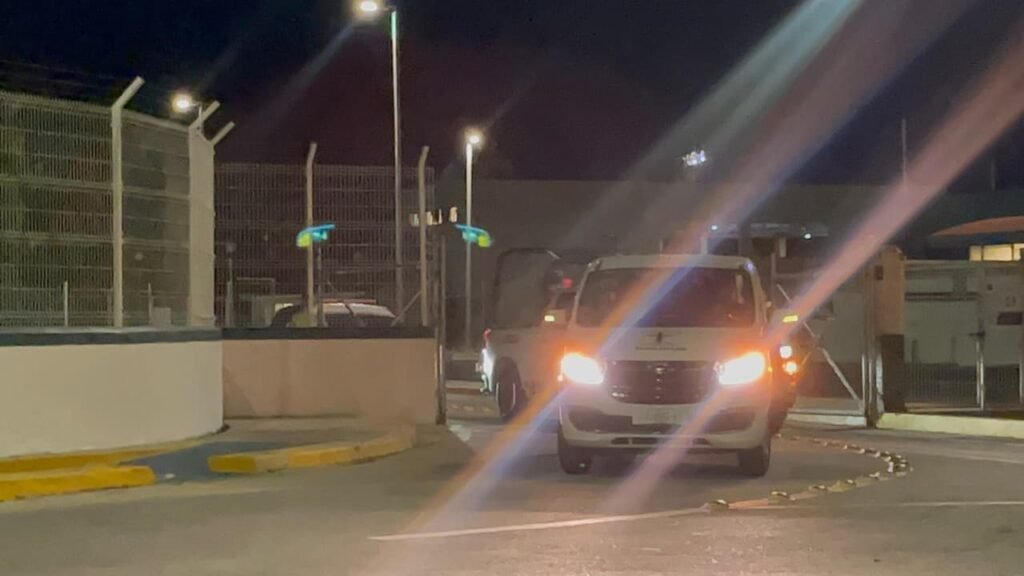 Elementos de la Guardia Nacional escoltaron la unidad que trasladó el féretro