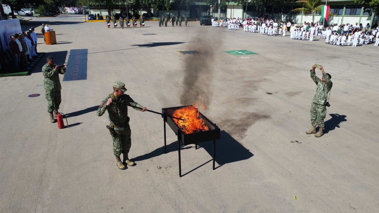 En un acto protocolario de alto valor cívico realizado en las instalaciones del 10/o Batallón de Infantería, se llevó a cabo la incineración de banderas