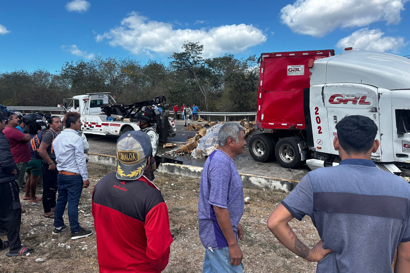 Investigan a 2 elementos de la Policía por actos de rapiña - Carxcter Campeche