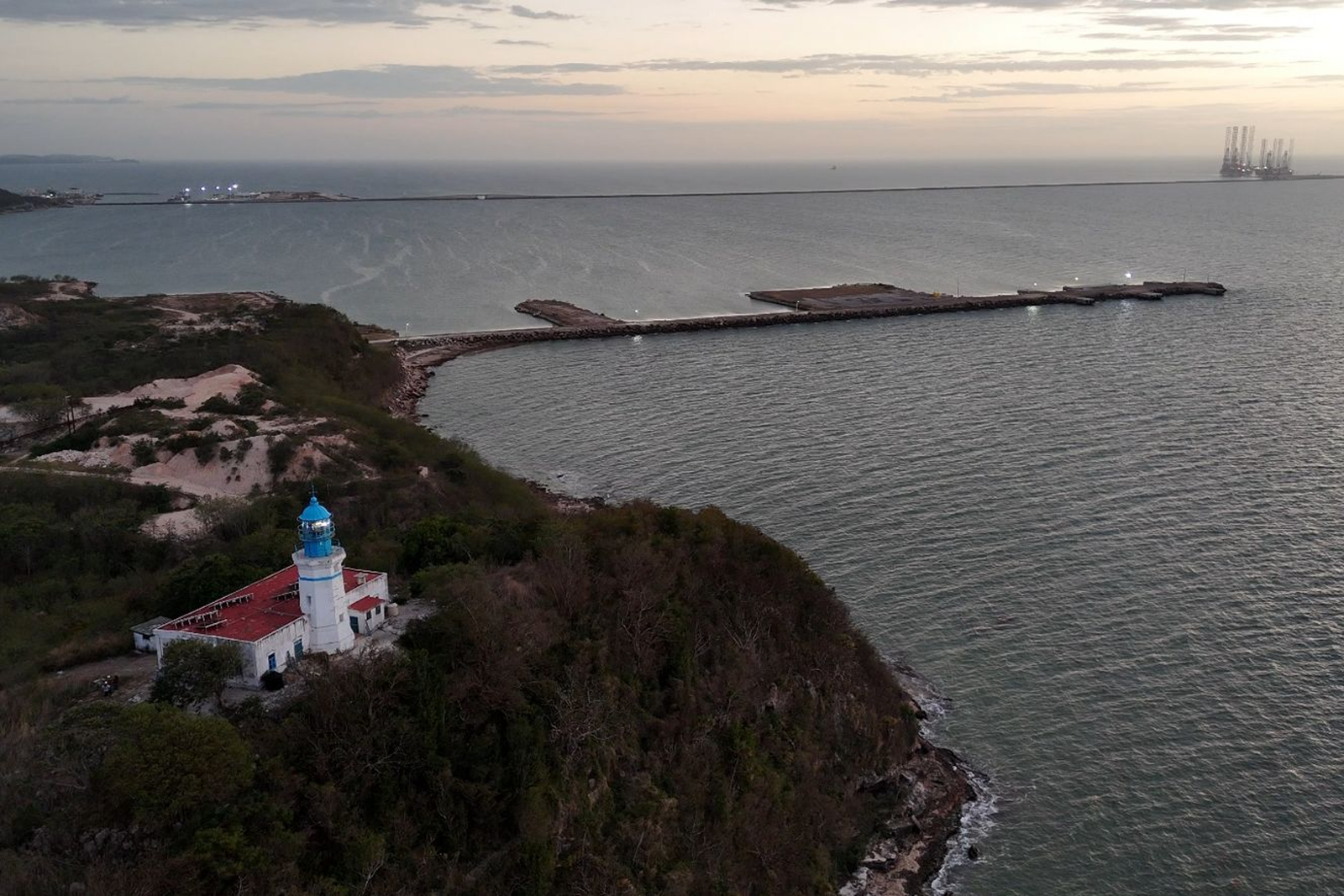 Modernizan el histórico faro del Morro en Seybaplaya - Carxcter Campeche