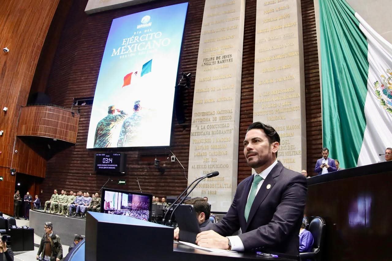 El diputado federal Christian Castro Bello rindió homenaje al Ejército Mexicano, a la que calificó como “pilar fundamental de nuestra historia y de nuestra identidad nacional”.