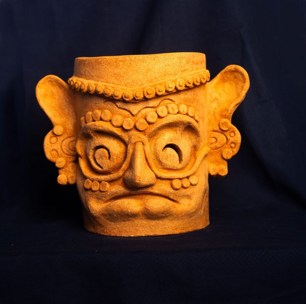 Piezas de cerámica contemporánea de la exposición "Primer Fuego" exhibidas en el Museo de la Ciudad de Mérida - Carxcter Campeche