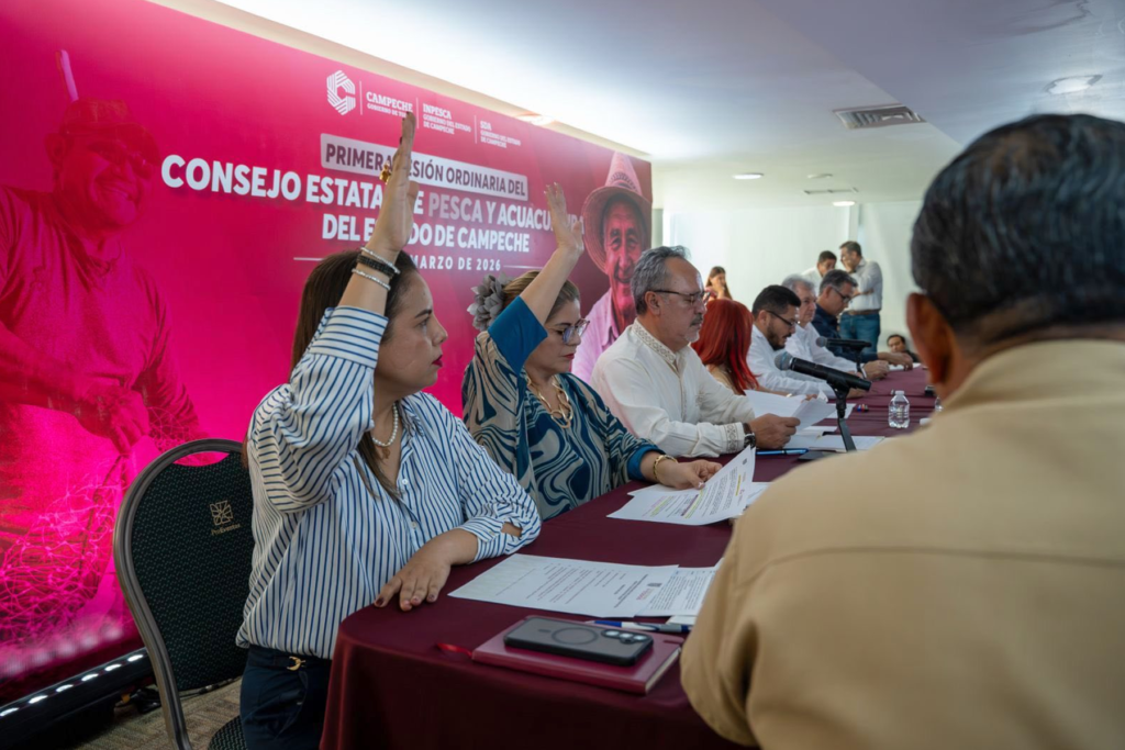 Autoridades estatales revisando los planes de vigilancia y trazabilidad pesquera en el litoral campechano - Carxcter Campeche