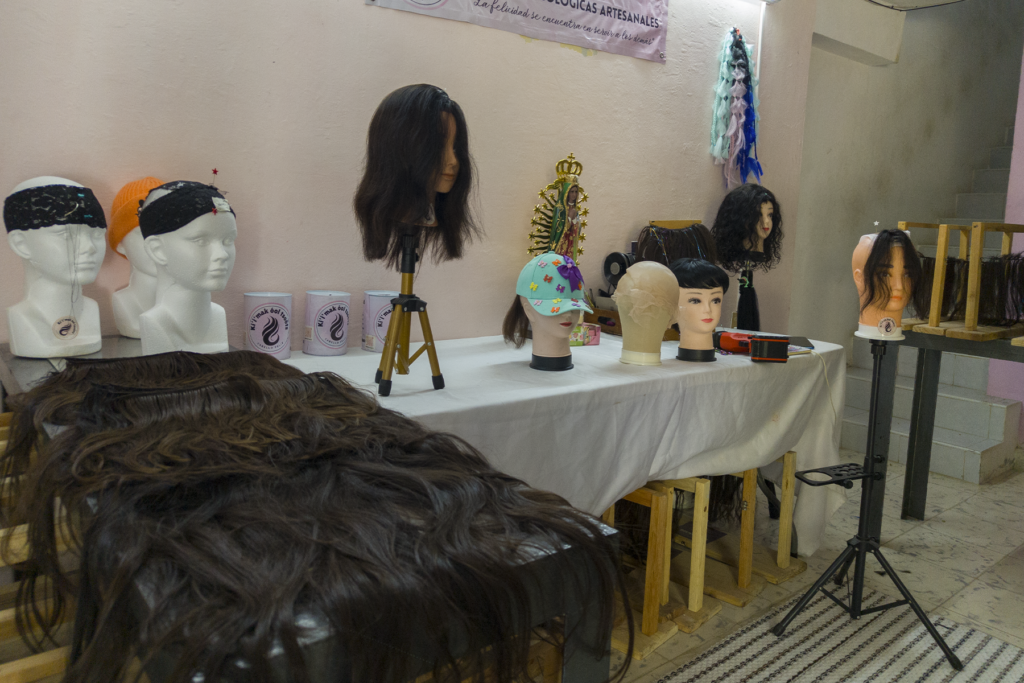 Prótesis capilar para caballero elaborada artesanalmente en el taller de Campeche - Carxcter Campeche