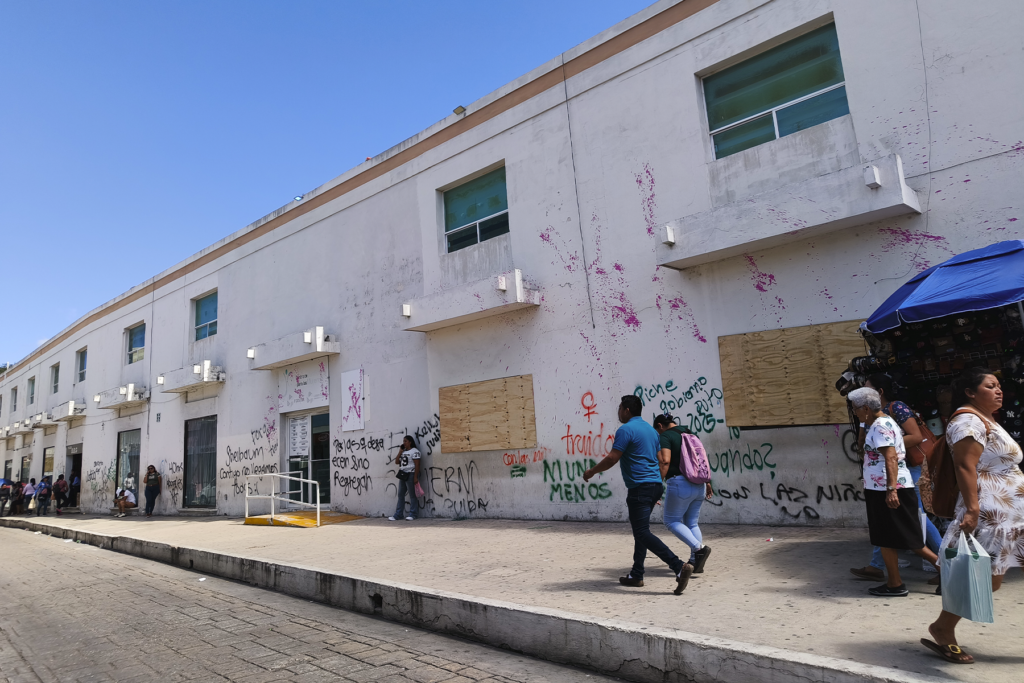 Daños a oficinas del IMEC tras el 8M en Campeche - Carxcter Campeche