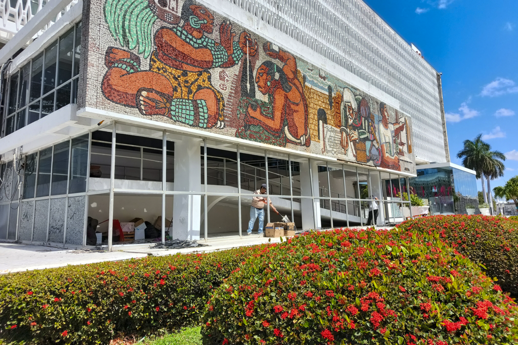 Palacio de Gobierno de Campeche, tras marcha del 8M - Carxcter Campeche