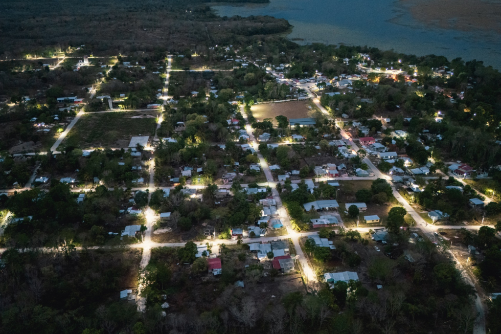 Ampliación de la red eléctrica estatal entregada en la comunidad de Silvituc - Carxcter Campeche