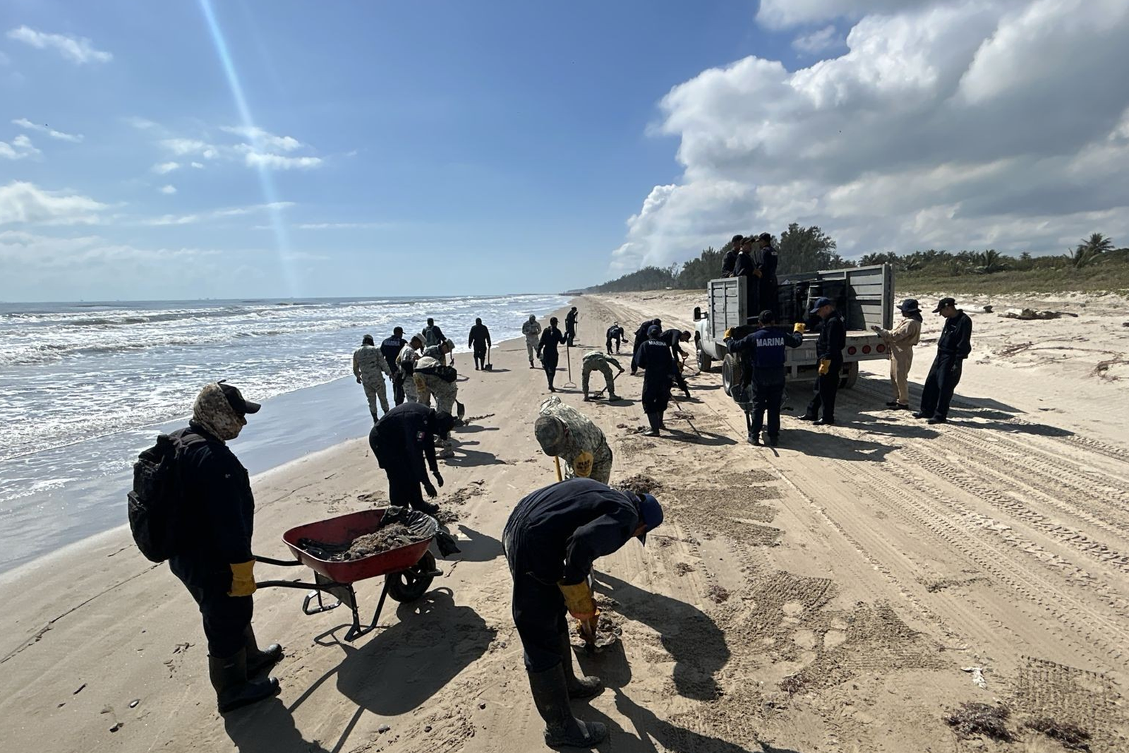 Operativo masico limpia hidrocarburo en Veracruz y Tabasco - Carxcter Campeche