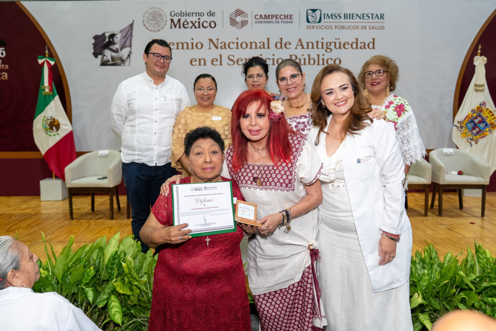 En Campeche reconocen la labor del sector salud - Carxcter Campeche