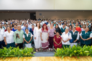 Reconocen décadas de servicio en el sector salud de Campeche