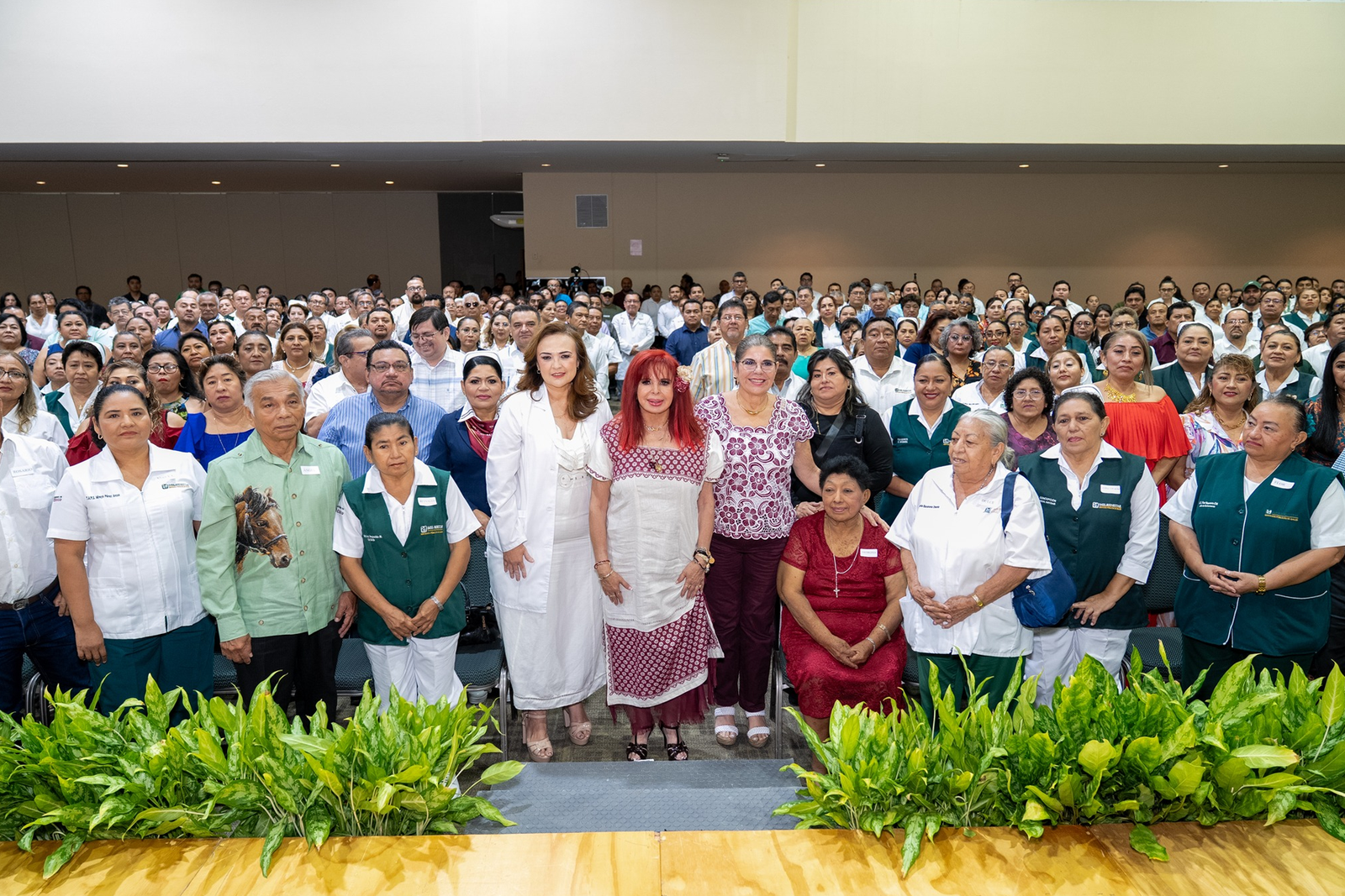 Reconocen décadas de servicio en el sector salud de Campeche - Carxcter Noticias