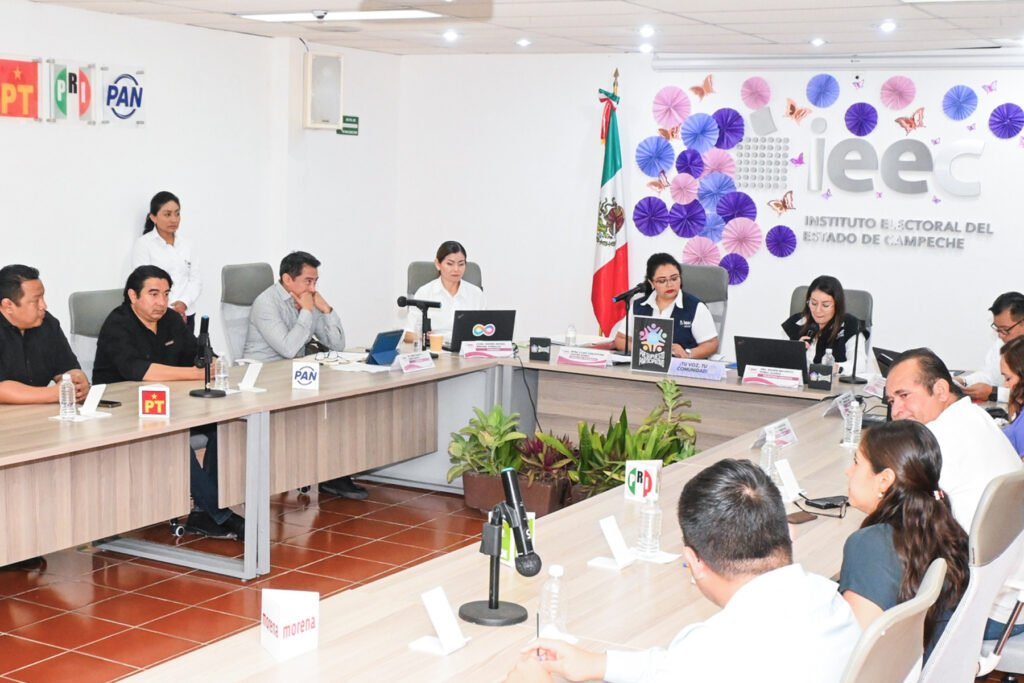 Sesión del Consejo General del IEEC donde se aprueban ajustes por falta de presupuesto - Carxcter Campeche