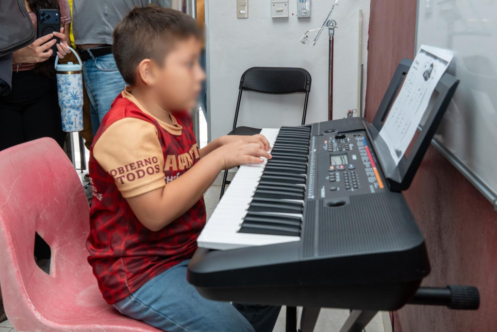 Niños reciben clases de Música en el CDC de Siglo XXI - Carxcter Campeche