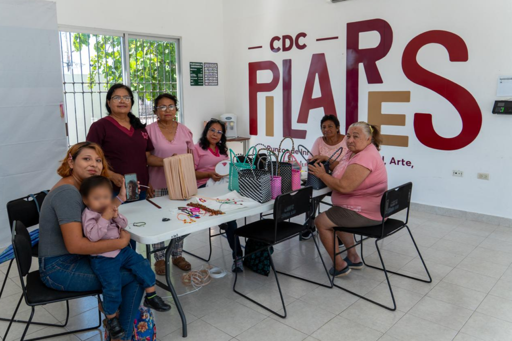Usuarios participando en talleres de capacitación para el trabajo en el CDC Pilares - Carxcter Campeche