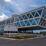 "Ciudad Segura", obra estratégica que consolida la modernización de la Policía Estatal. Con una inversión de 105 millones de pesos, provenientes íntegramente de recursos estatales a través del programa "Campeche Seguro", se busca dignificar la labor de los cuerpos de seguridad.