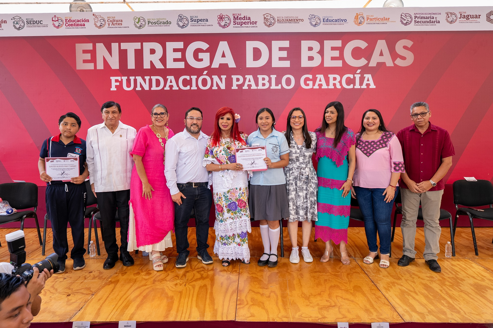 Layda Sansores entrega obras y becas por 27.8 mdp en Calkiní - Carxcter Campeche