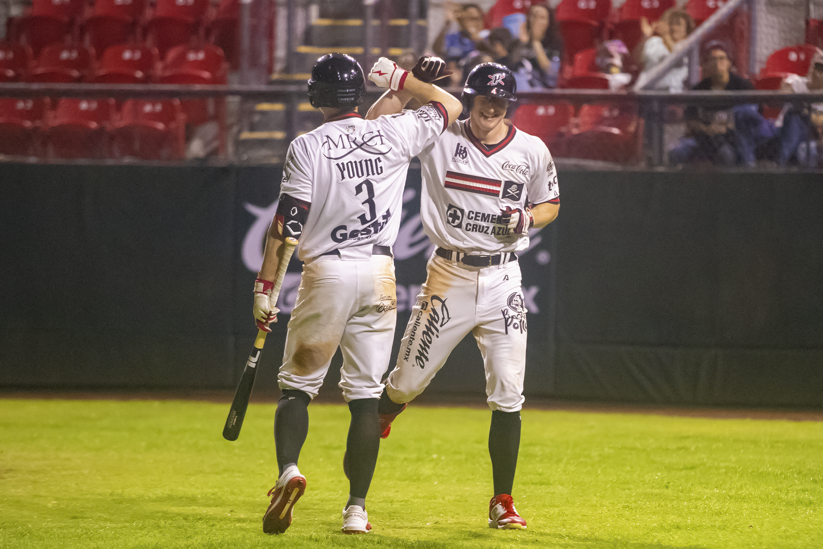¡Los bombarderos del golfo! Piratas conquista su primera serie - Carxcter Campeche