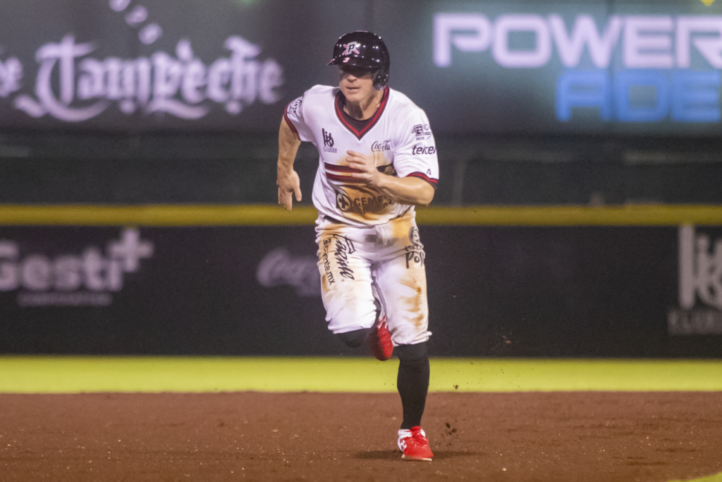 Andrew Stevenson conectó su tercer cuadrangular de la temporada en el Estadio Nelson Barrera - Carxcter Campeche