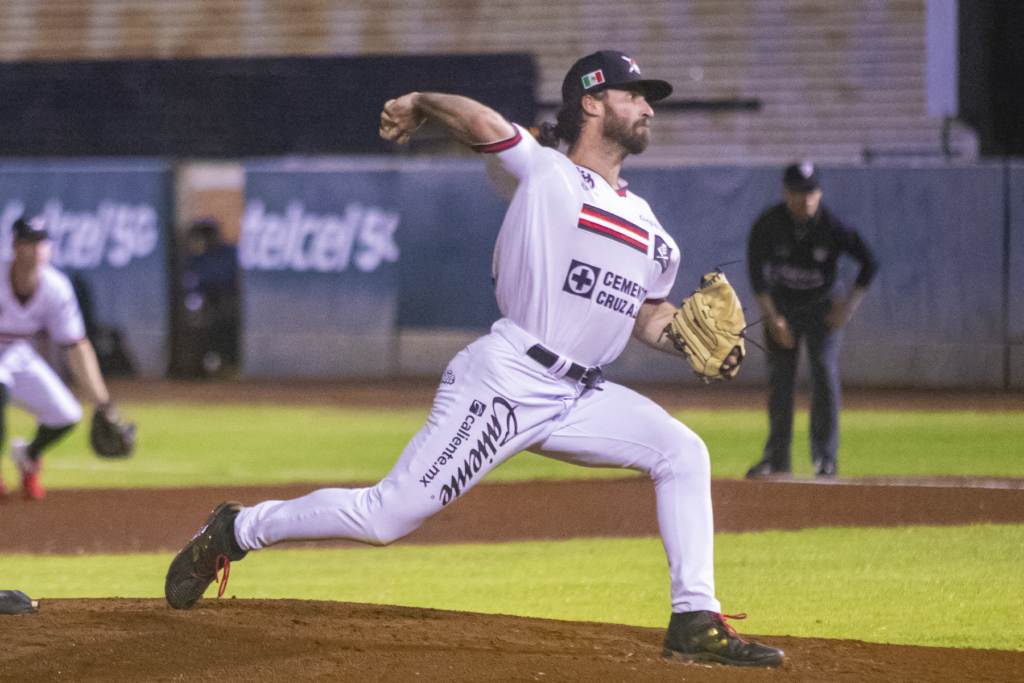 Miller Hogan el pitcher abridor de los Piratas de Campeche - Carxcter Campeche