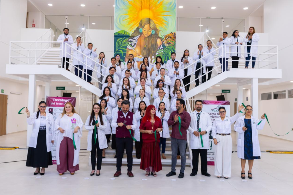 Gobernadora Layda Sansores y Zoé Robledo durante el corte de listón del nuevo Hospital de Gineco-Pediatría - Carxcter Campeche