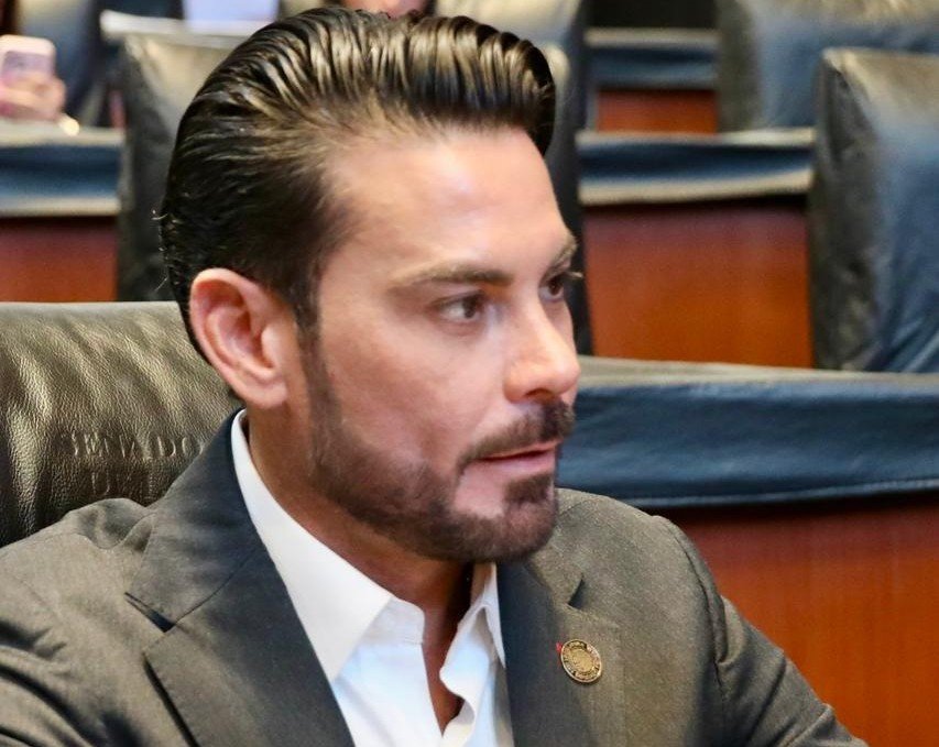 El diputado federal Christian Castro Bello presentó una iniciativa de reforma constitucional con el objetivo de erradicar la infiltración criminal en el Estado.