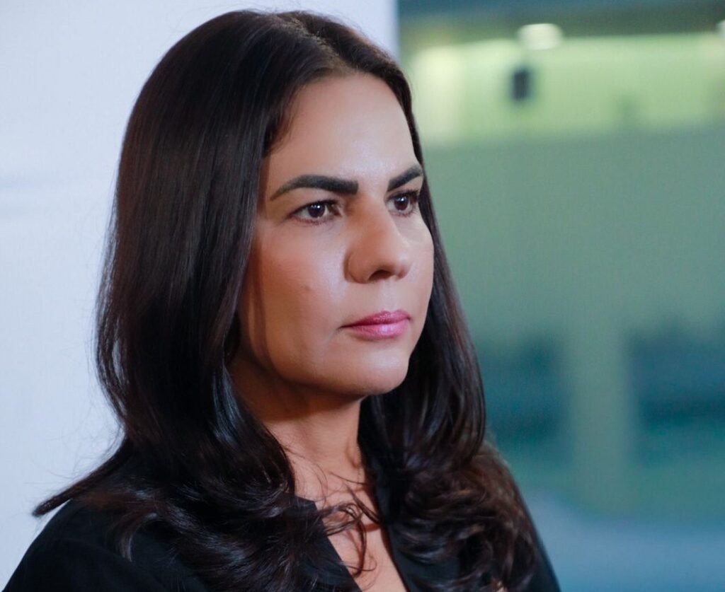 La reducción retroactiva de las pensiones ya reconocidas representa una violación directa a los derechos humanos de los trabajadores y un golpe contundente a la economía de sus familias, así lo denunció la senadora Karla Toledo Zamora