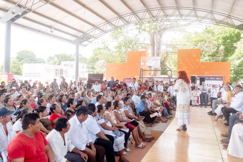 Layda Sansores visitó el municipio de Dzitbalché - Carxcter Campeche