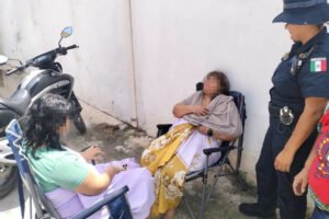 Bomberos sofocan incendio y rescatan a 2 personas en Belén