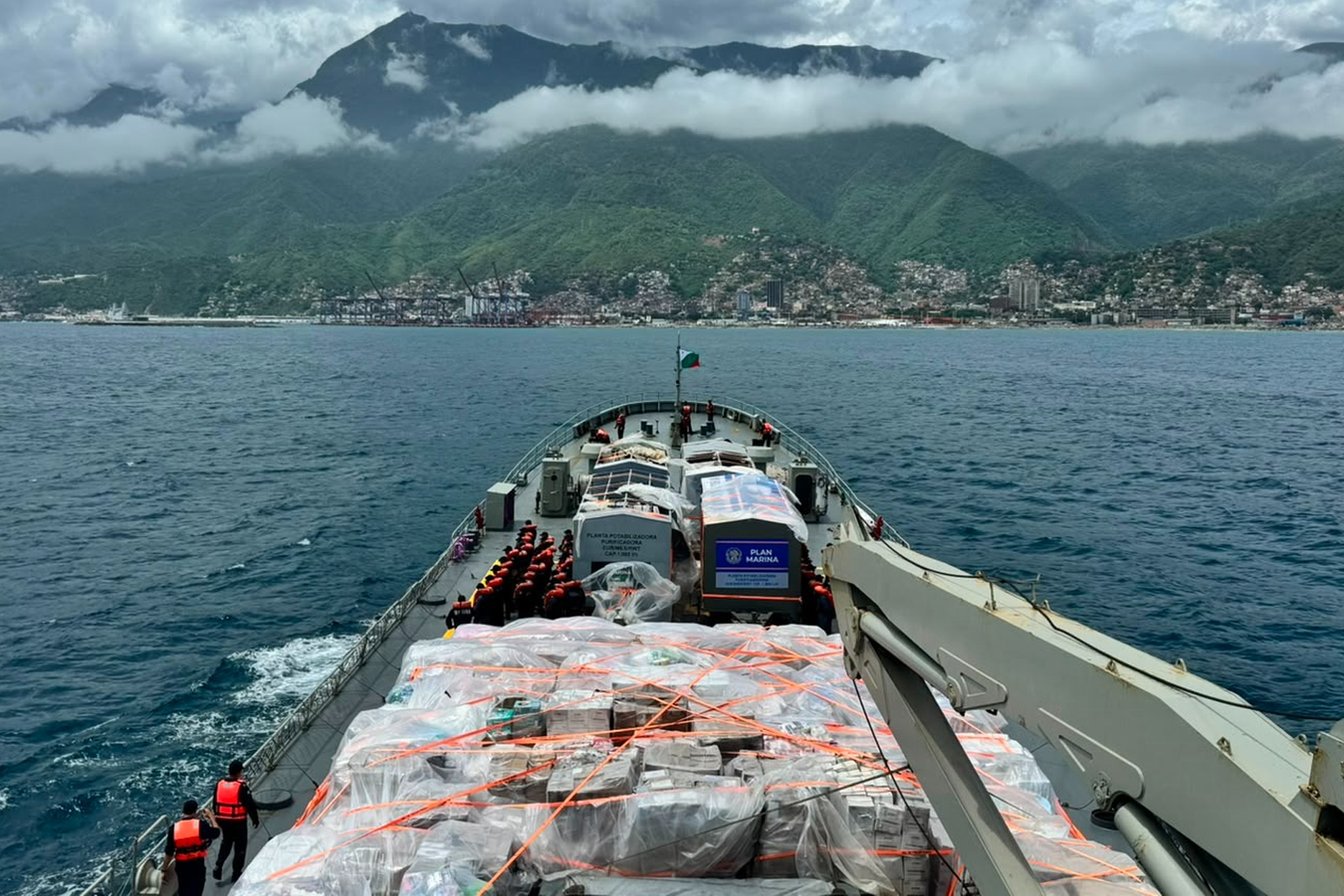 Buques de la Marina llegan a Venezuela con ayuda humanitaria - Carxcter Campeche